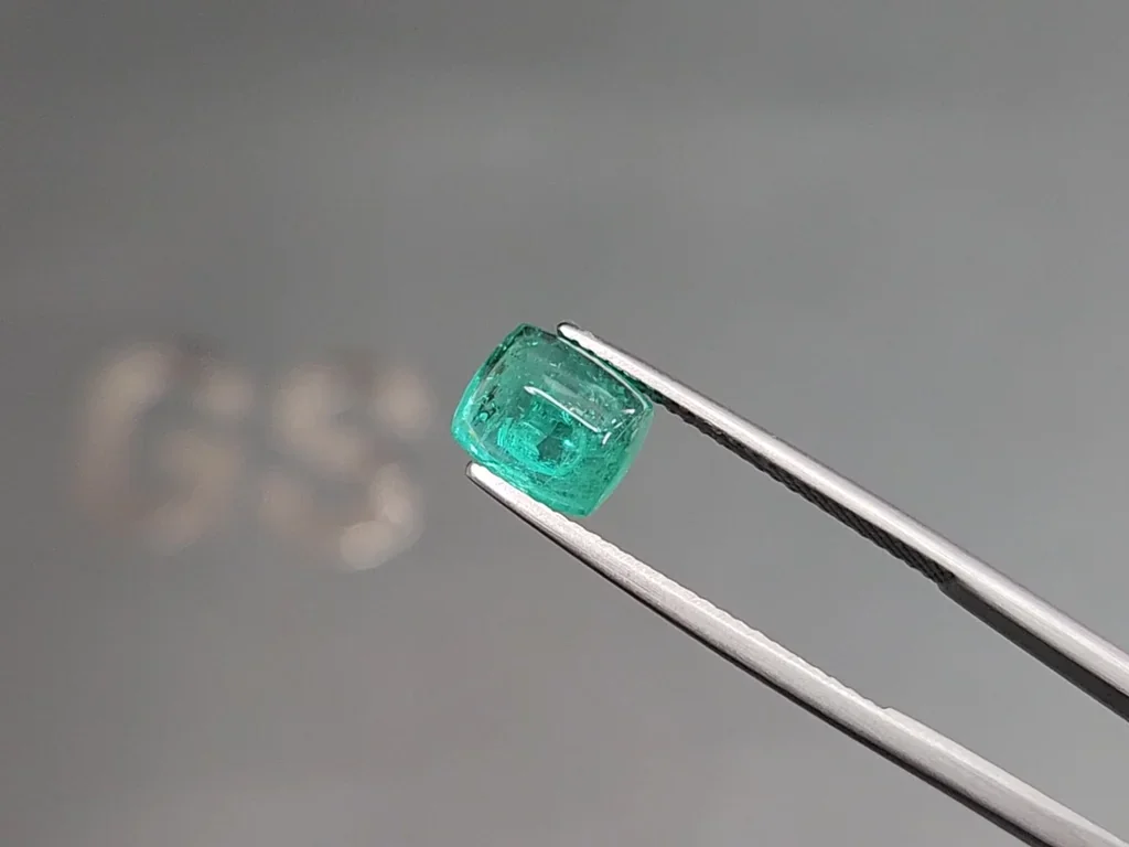 Smaragd im zuckerhutschliff 2,02 carats, Russland Image №3