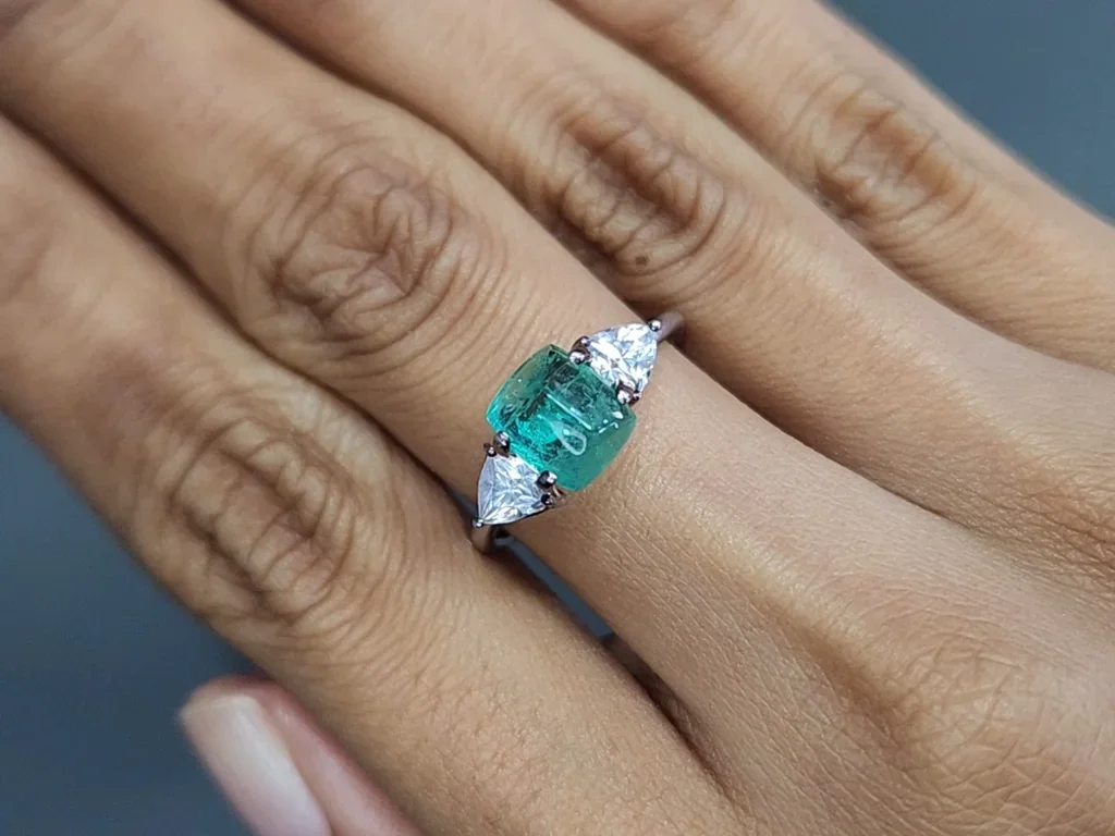 Smaragd im zuckerhutschliff 2,02 carats, Russland Image №5