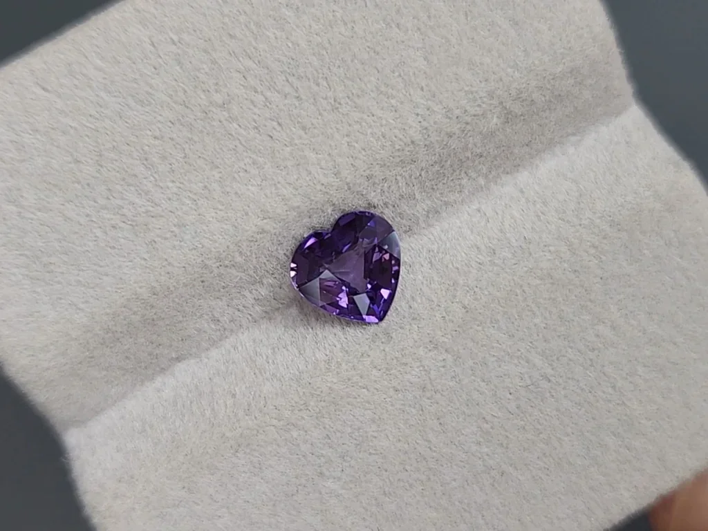 Saphir violet taille cœur 1,16 ct, Madagascar Image №4