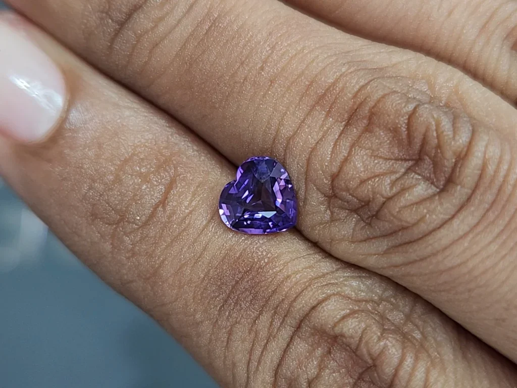 Saphir violet taille cœur 1,16 ct, Madagascar Image №2