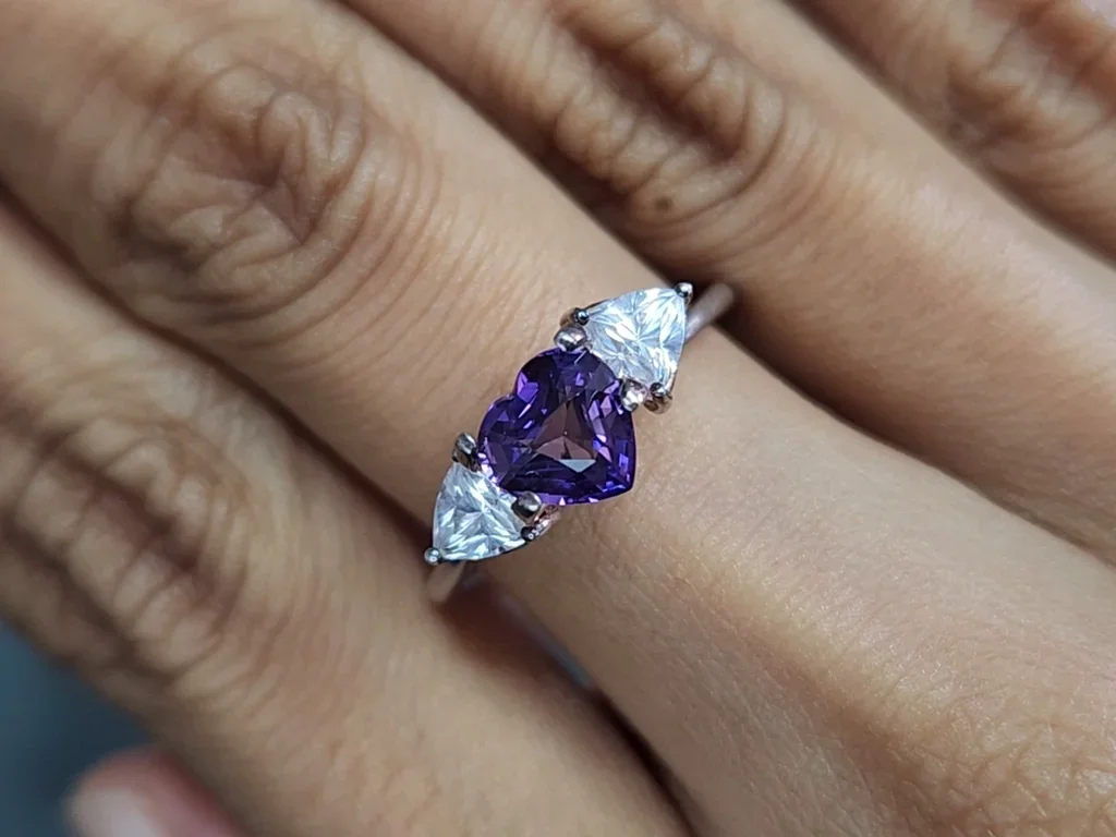 Saphir violet taille cœur 1,16 ct, Madagascar Image №5