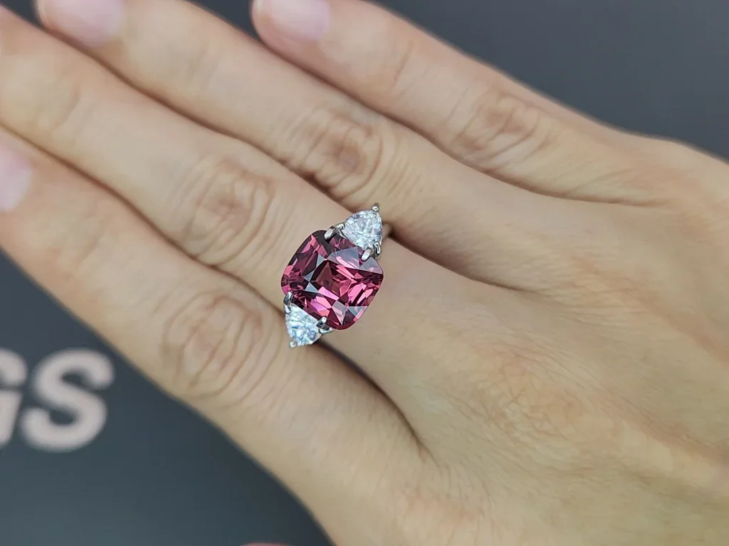 Violetter granat im kissenschliff 4,95 karats, Afrika Image №5