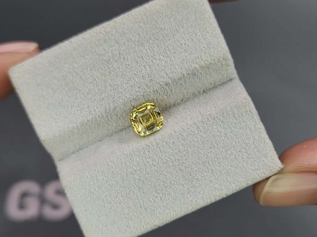 Chrysoberyl cushion cut  1.30 carats, Sri Lanka Image №4