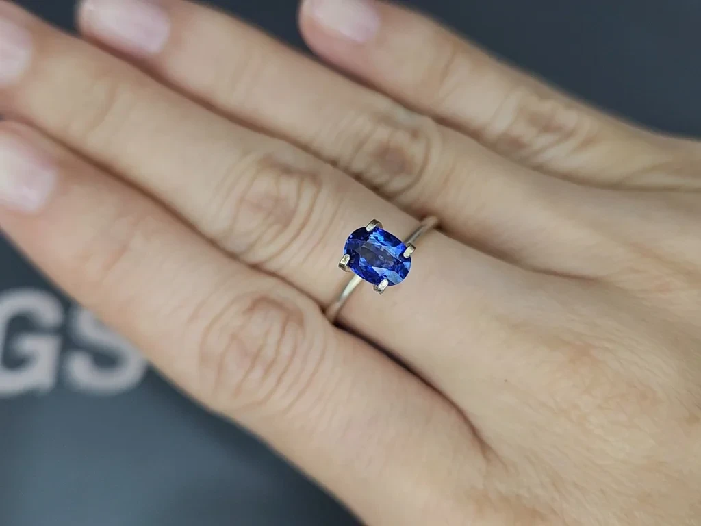 Sapphire Royal Blue oval cut 1.19 carats, Sri Lanka  Image №5