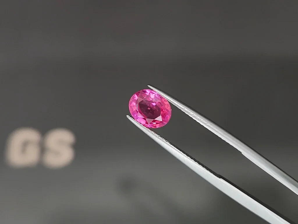 Leuchtend rosa spinell oval geschliffener 2,05 karat, Tansania Image №3