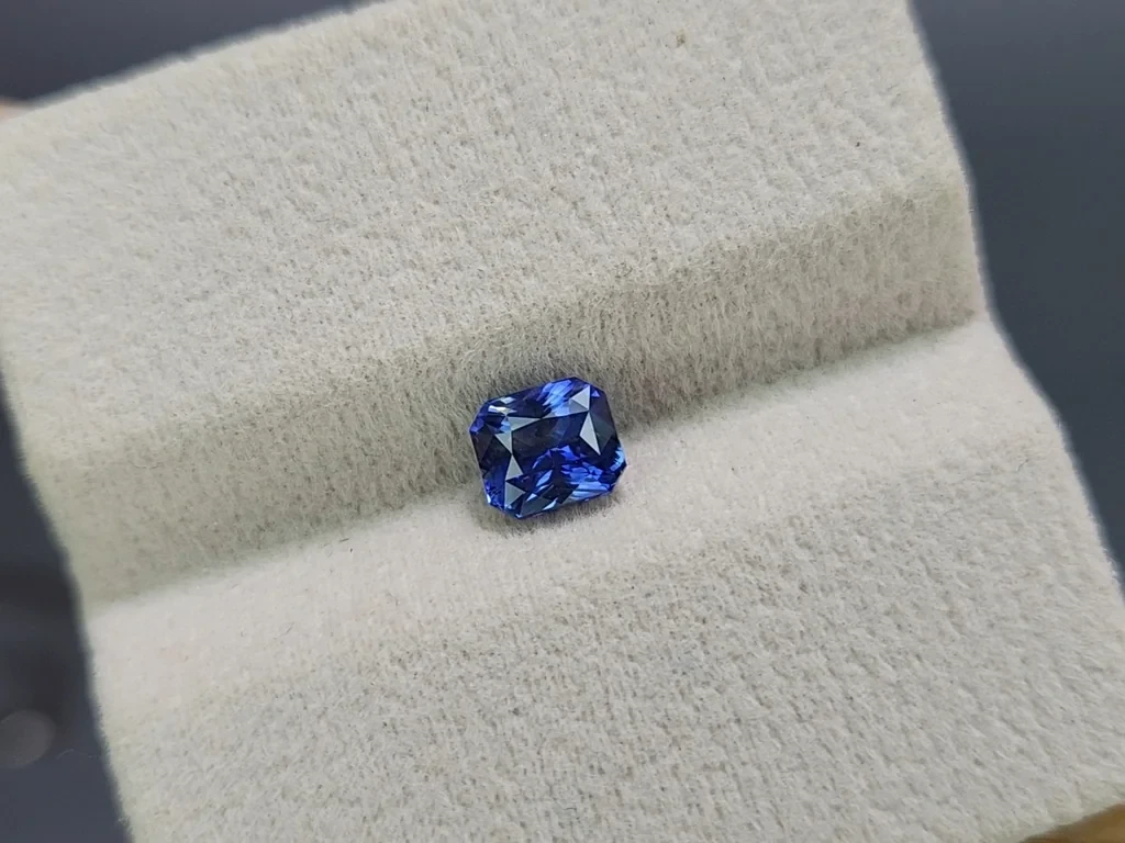 Saphir Cornflower Blue im radiant-schliff 1,26 karat, Sri Lanka Image №4