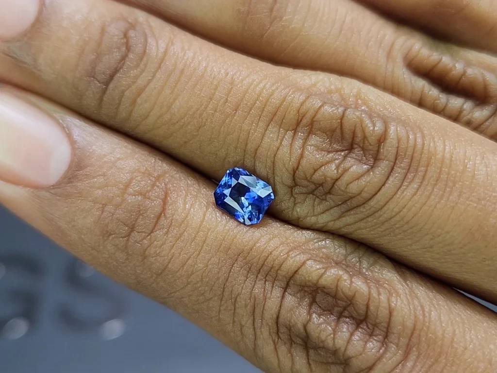 Saphir Cornflower Blue im radiant-schliff 1,26 karat, Sri Lanka Image №2