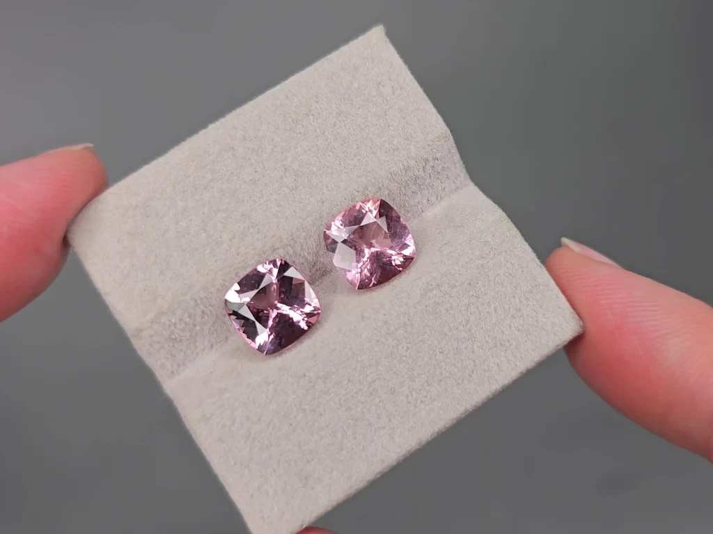 Une paire de morganites roses taillées en coussin 4,99 carats, Afrique Image №6