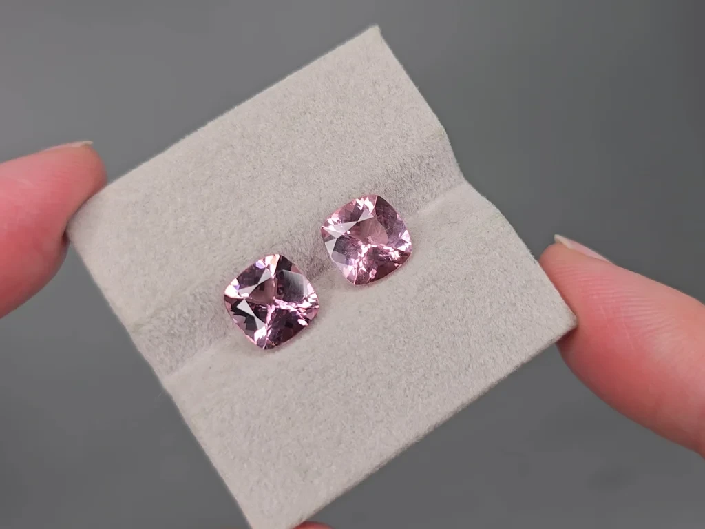 Une paire de morganites roses taillées en coussin 4,99 carats, Afrique Image №7