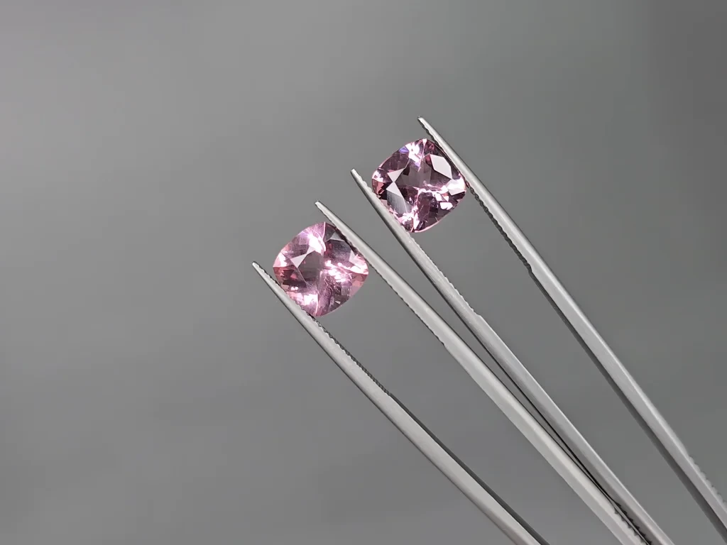 Une paire de morganites roses taillées en coussin 4,99 carats, Afrique Image №4