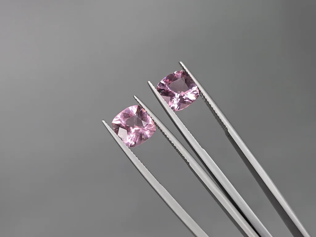 Une paire de morganites roses taillées en coussin 4,99 carats, Afrique Image №5