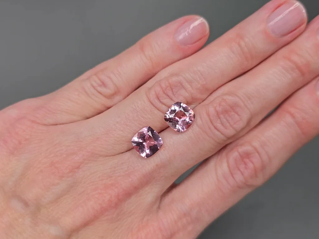 Une paire de morganites roses taillées en coussin 4,99 carats, Afrique Image №3