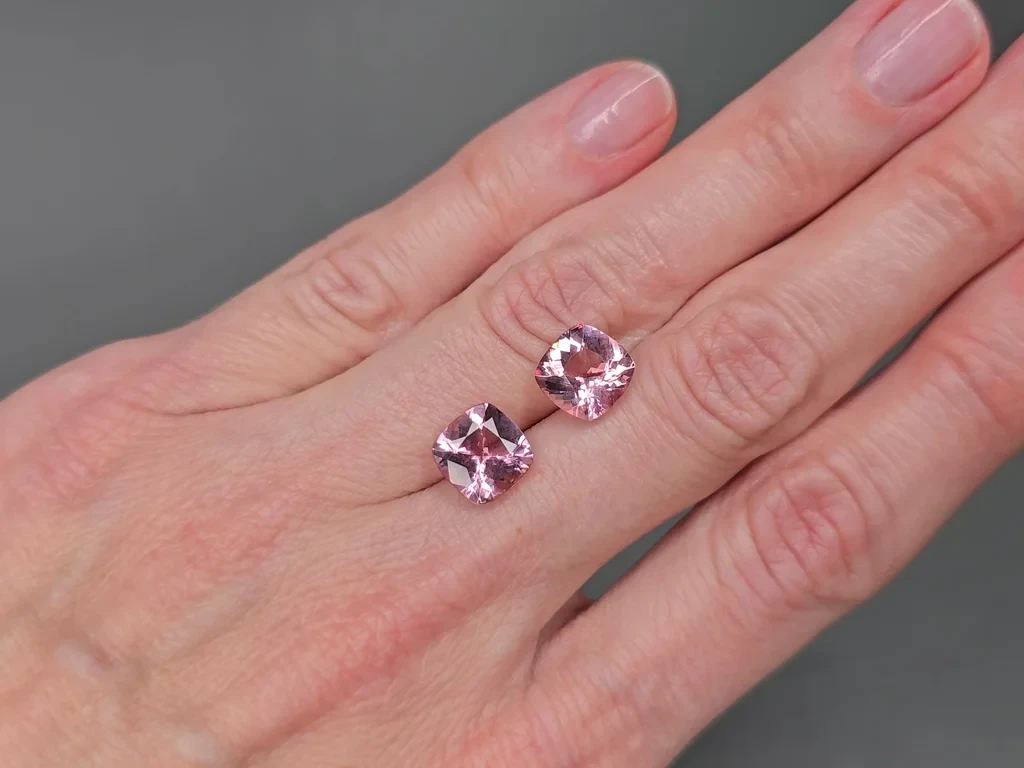 Une paire de morganites roses taillées en coussin 4,99 carats, Afrique Image №2