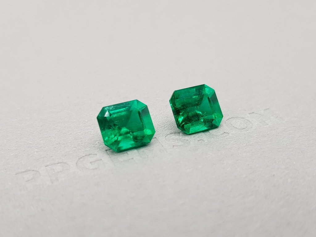 Pair of Сolombian vivid green emeralds 3.08 ct from Muzo deposit, GRS Image №2