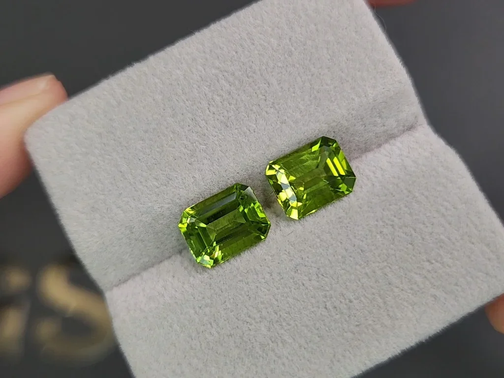 Par de peridotos de Birmania, talla octágono de 4,69 quilates Image №4