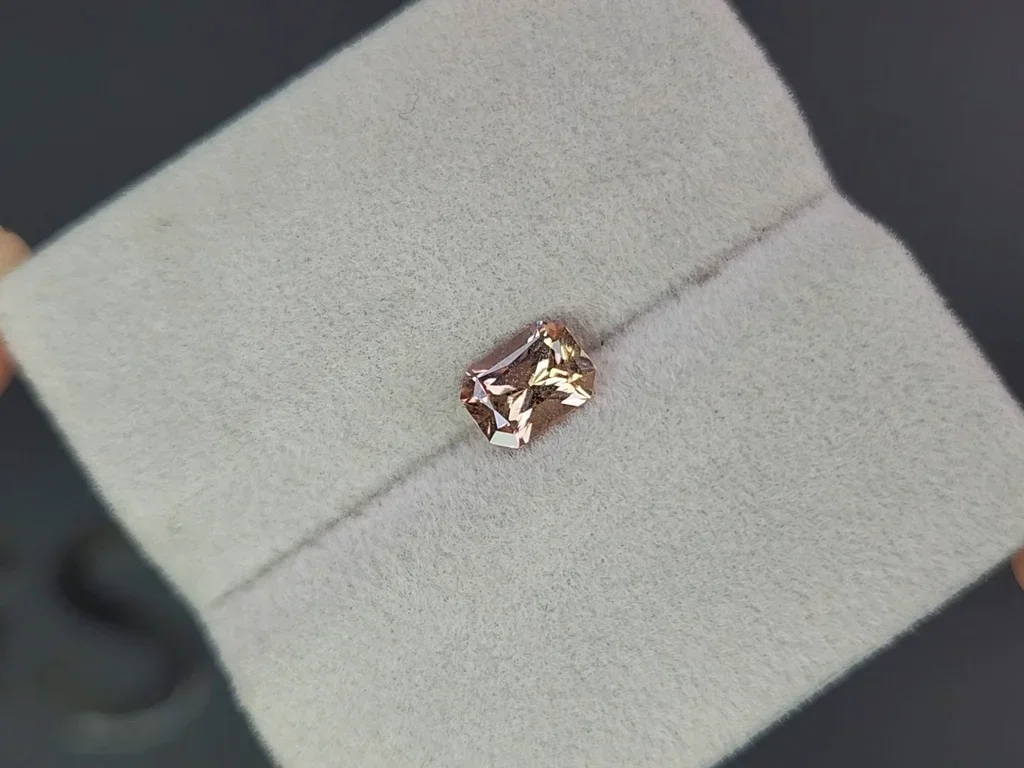 Orange radiant cut sapphire 0.99 carats, Madagascar Image №4