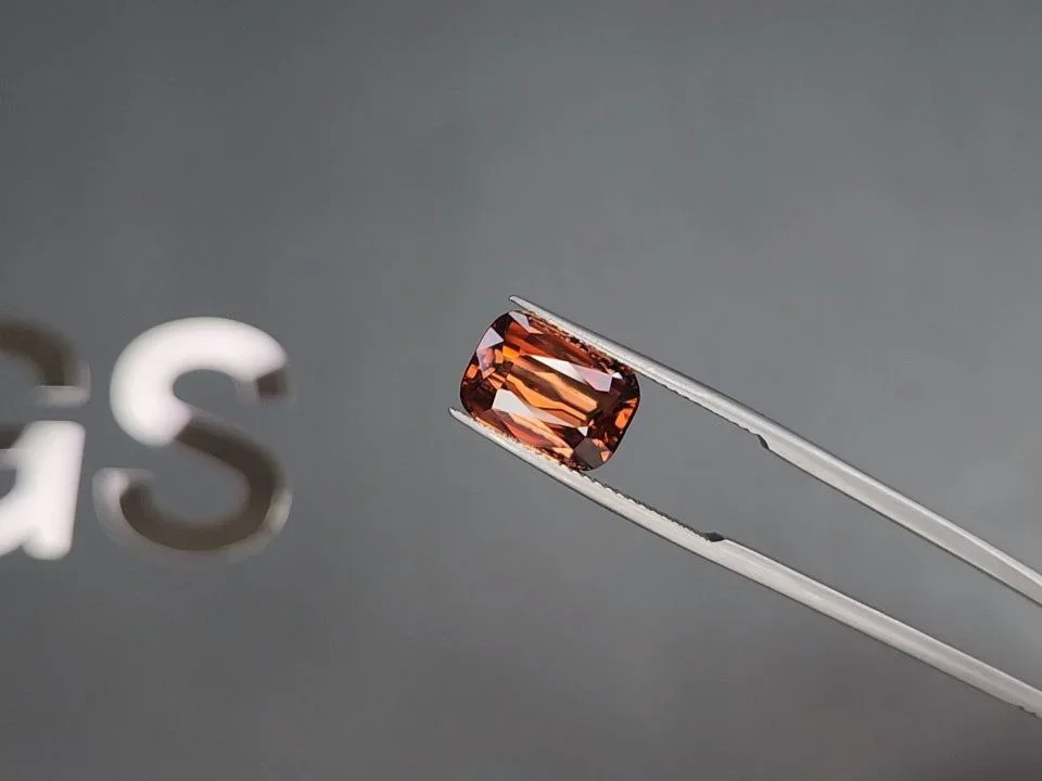 Circón talla cojín marrón 6,20 quilates, Tanzania Image №3