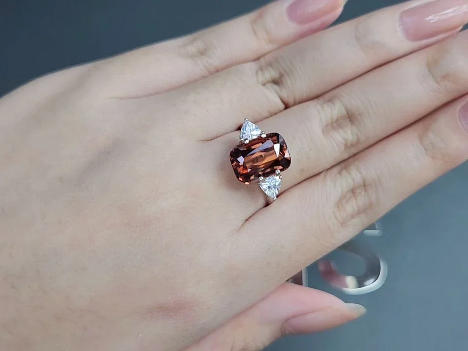 Circón talla cojín marrón 6,20 quilates, Tanzania Image №5