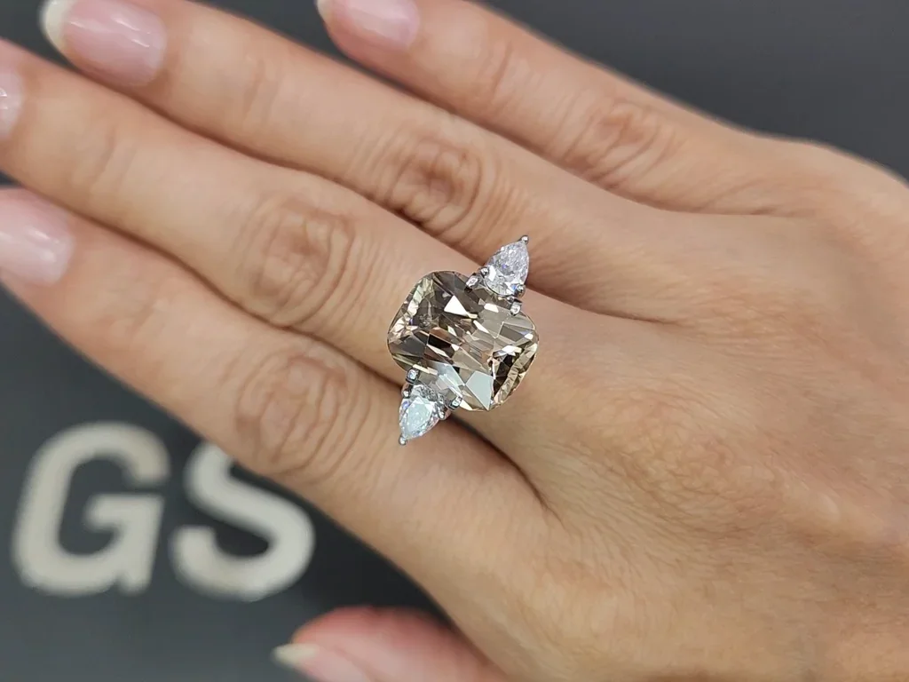 De circón marrón de talla cojín 10.30 carats, Tanzania Image №5