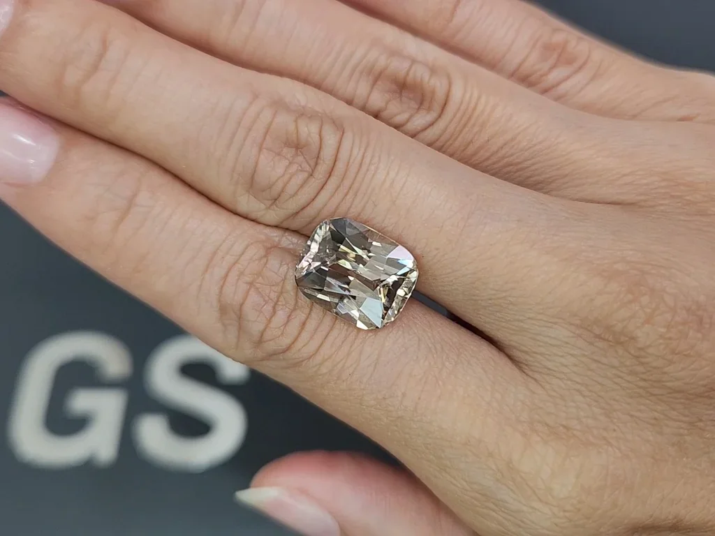 De circón marrón de talla cojín 10.30 carats, Tanzania Image №2