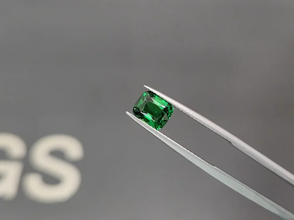 Tsavorite garnet Vivid Green cushion cut 2.01 carats, Tanzania  Image №3