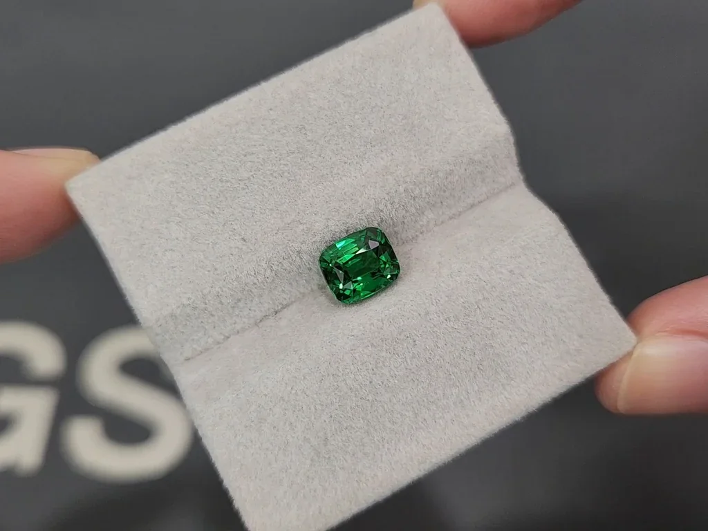Tsavorite garnet Vivid Green cushion cut 2.01 carats, Tanzania  Image №4