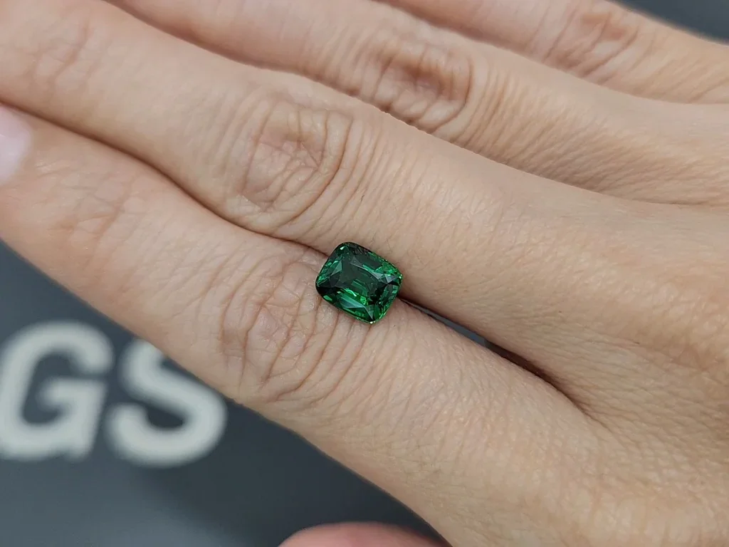 Tsavorite garnet Vivid Green cushion cut 2.01 carats, Tanzania  Image №2