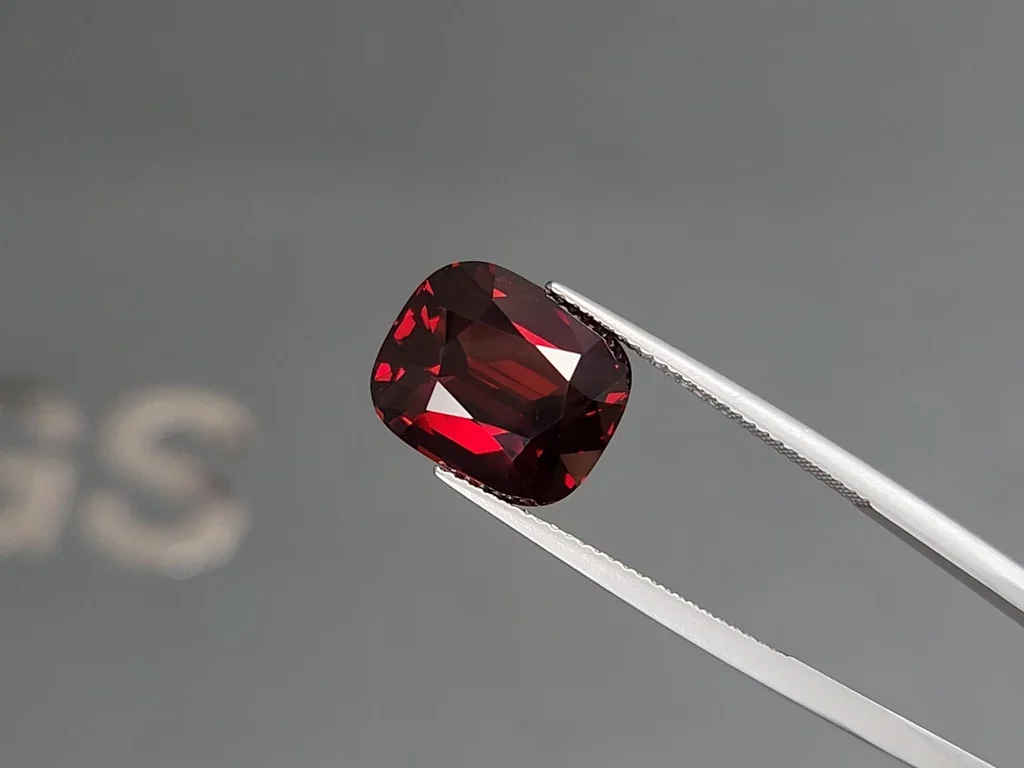 Grenat rhodolite taille coussin, 9,57 carats, Afrique Image №3