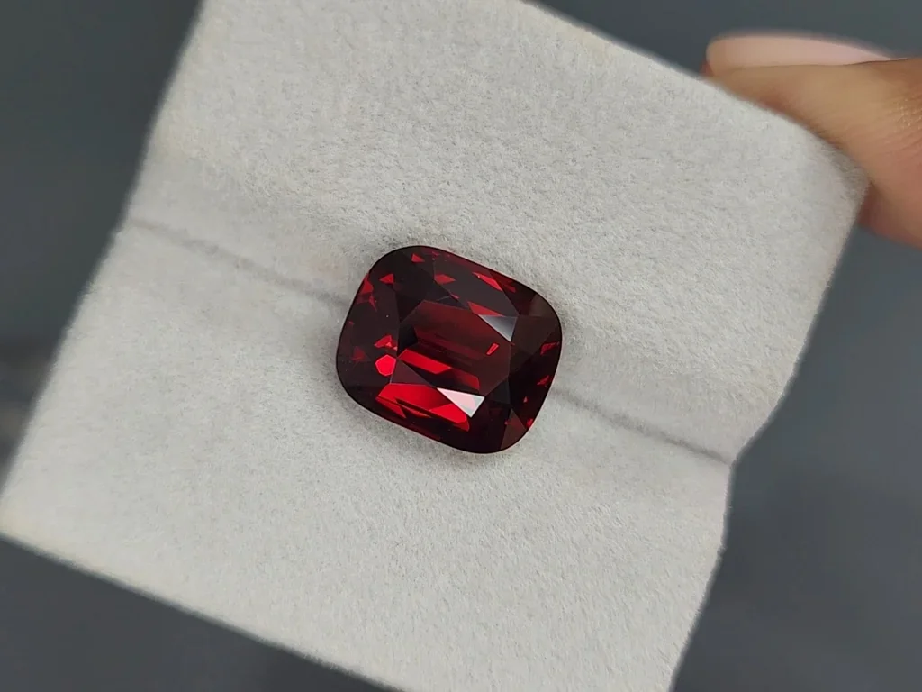 Grenat rhodolite taille coussin, 9,57 carats, Afrique Image №4