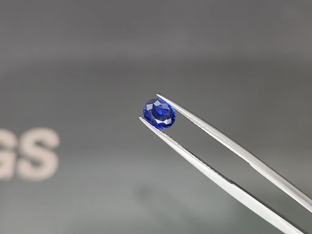 Sapphire Royal Blue oval cut 0.82 carats, Sri Lanka  Image №3