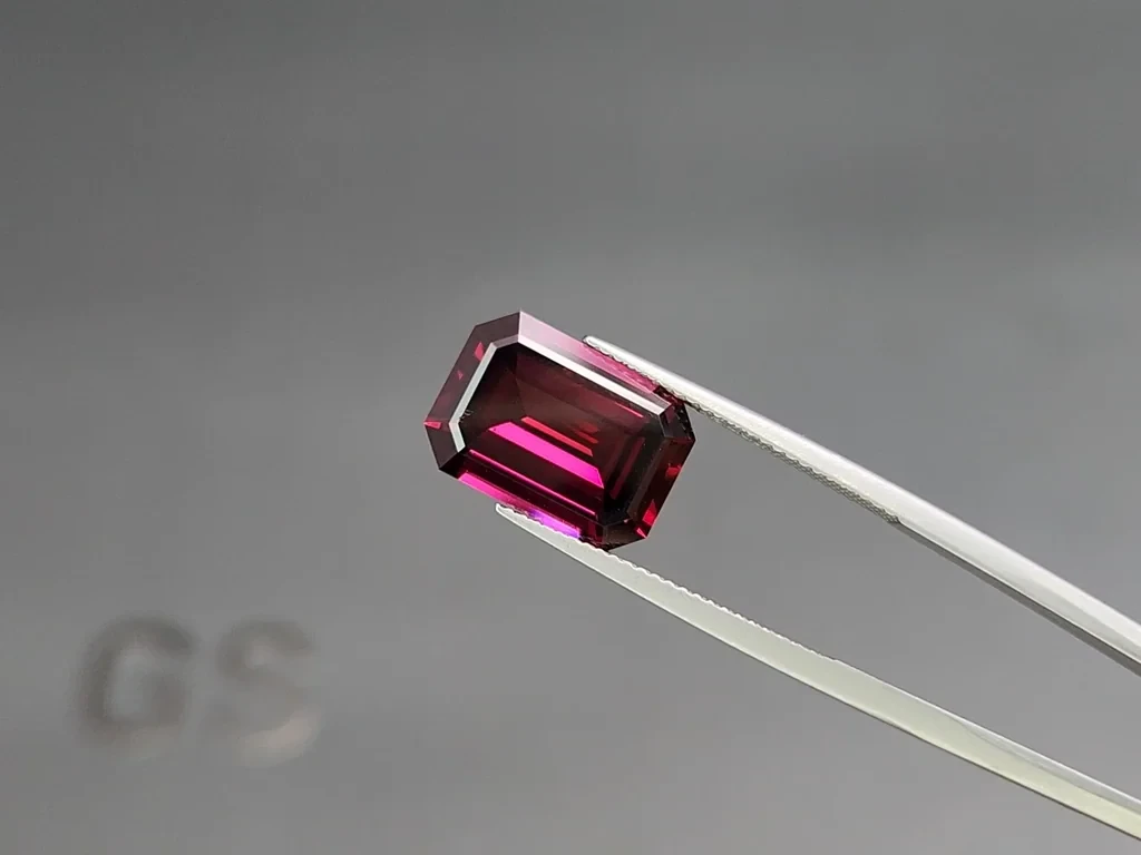 Garnet rhodolite octagon cut 7.96 carats, Madagascar Image №3
