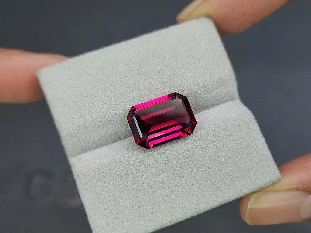 Garnet rhodolite octagon cut 7.96 carats, Madagascar Image №4