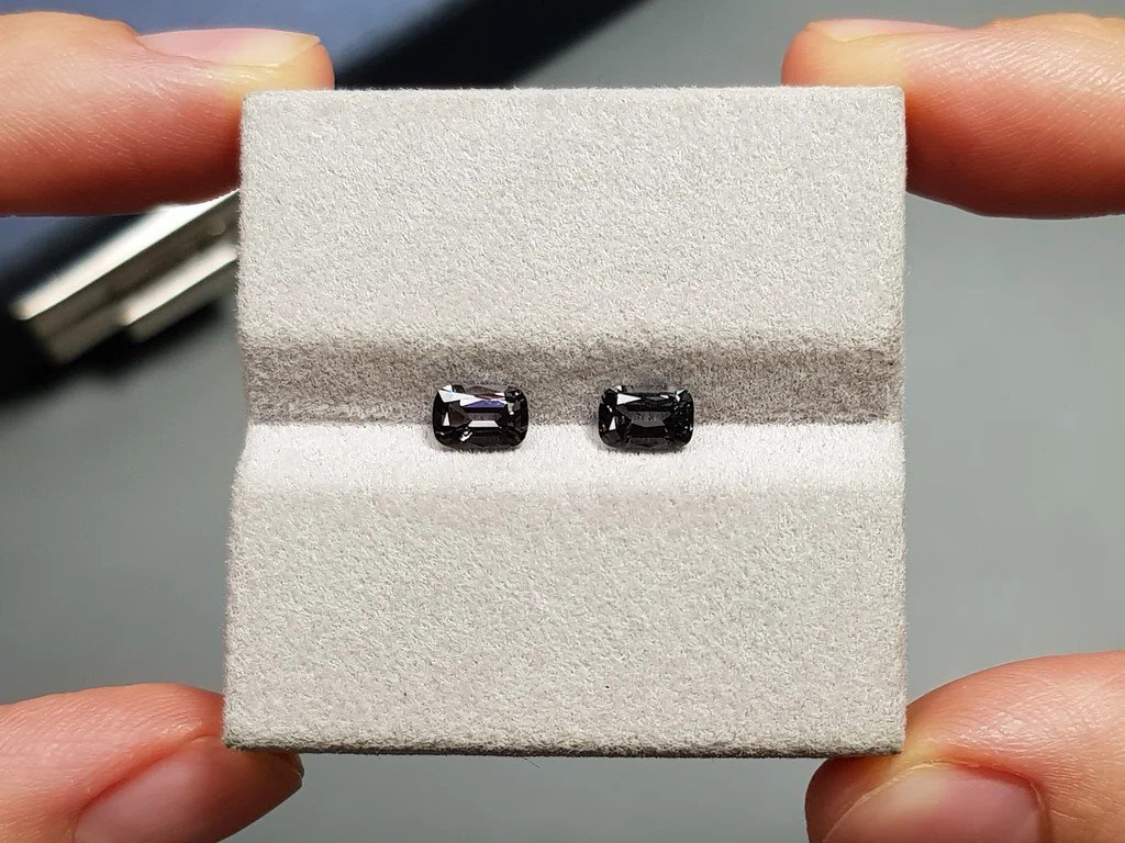 Par de espinelas de acero talla cojín de 1,28 ct, Birmania Image №2