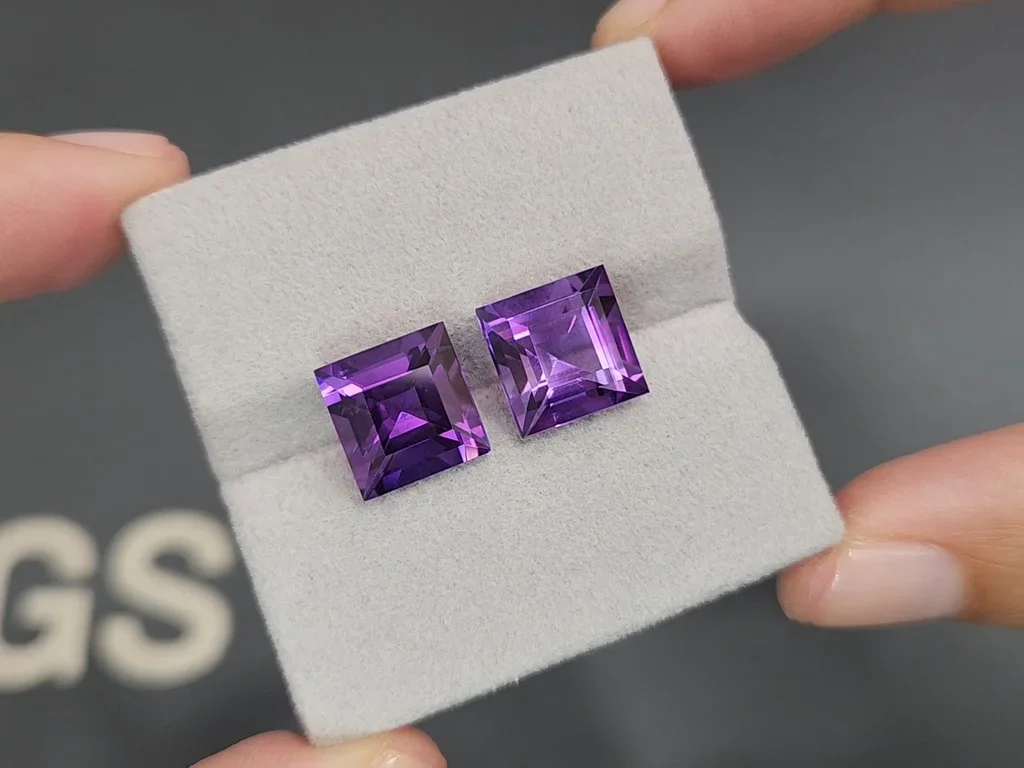 Paar reiche Amethyste im Quadratschliff von 8,91 Karat Image №4