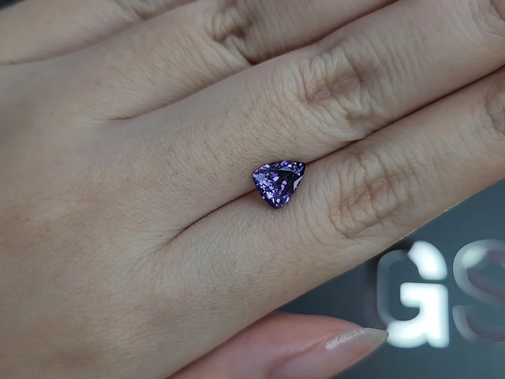 Lavender spinel in trillion cut 1.40 carats, Tanzania Image №2