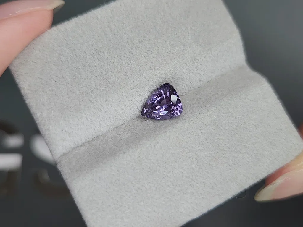 Lavender spinel in trillion cut 1.40 carats, Tanzania Image №4