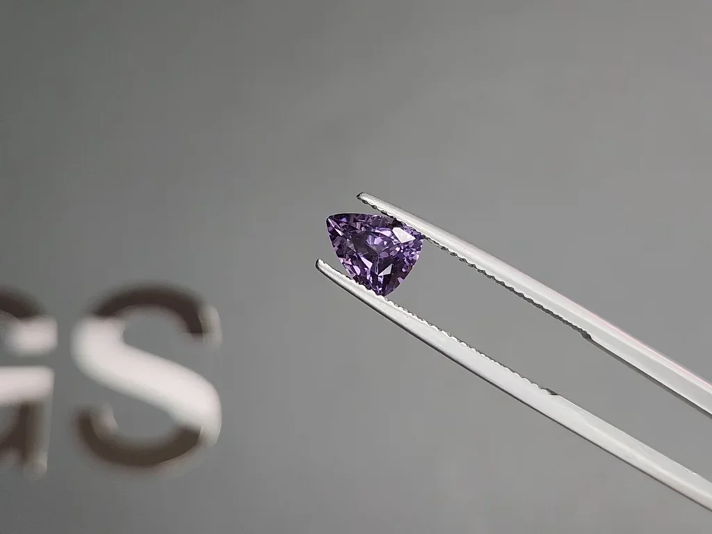 Lavender spinel in trillion cut 1.40 carats, Tanzania Image №3