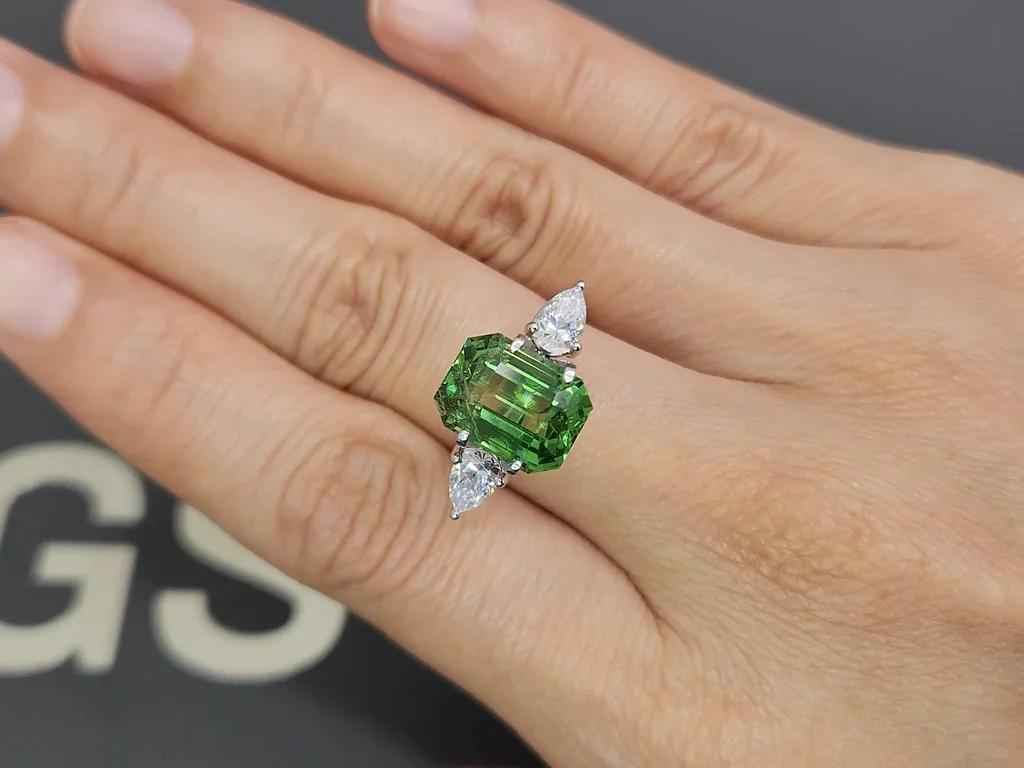 Green tsavorite in octagon cut  5.97 carats, Tanzania  Image №4