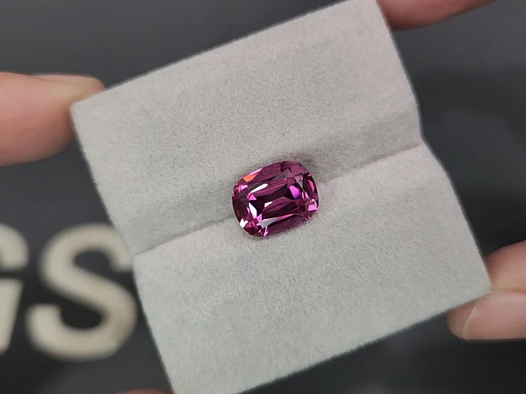 Garnet rhodolite cushion cut 5.00 carats, Tanzania Image №4