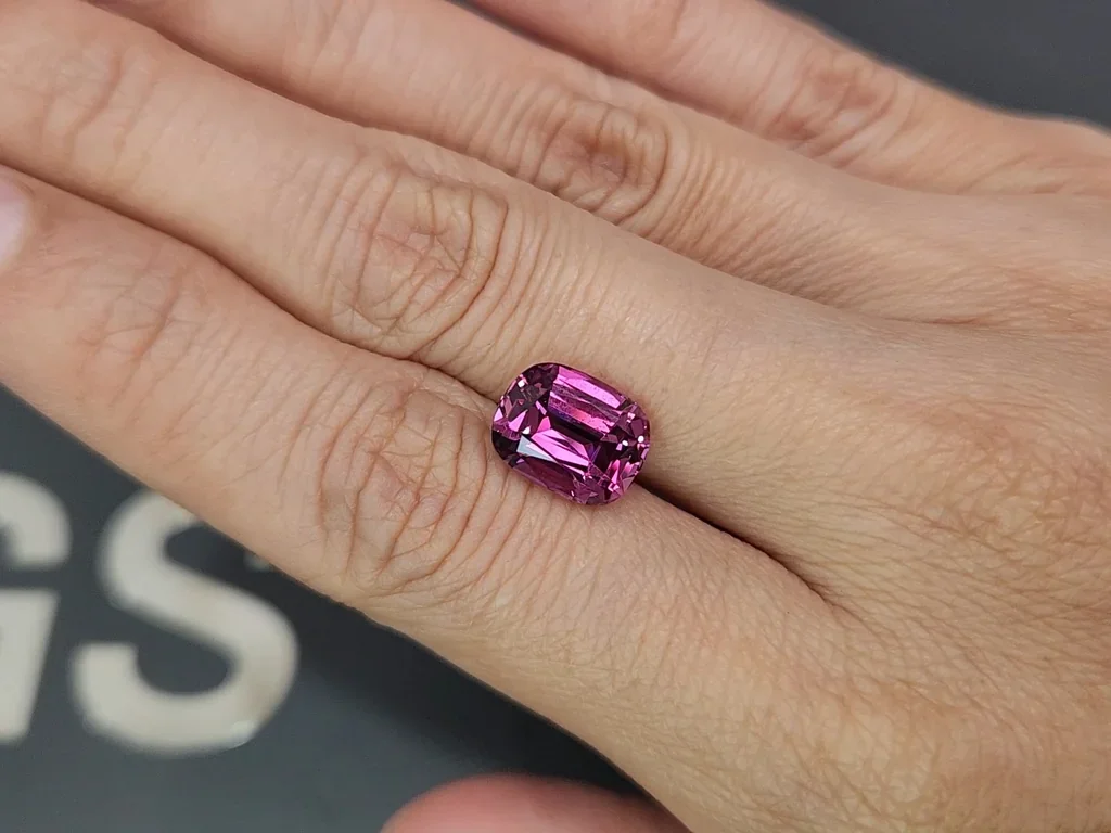 Garnet rhodolite cushion cut 5.00 carats, Tanzania Image №2