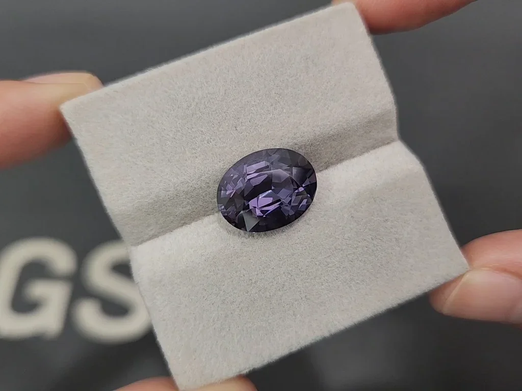 Violetter spinell im ovalschliff 6.93 carats, Tansania Image №4