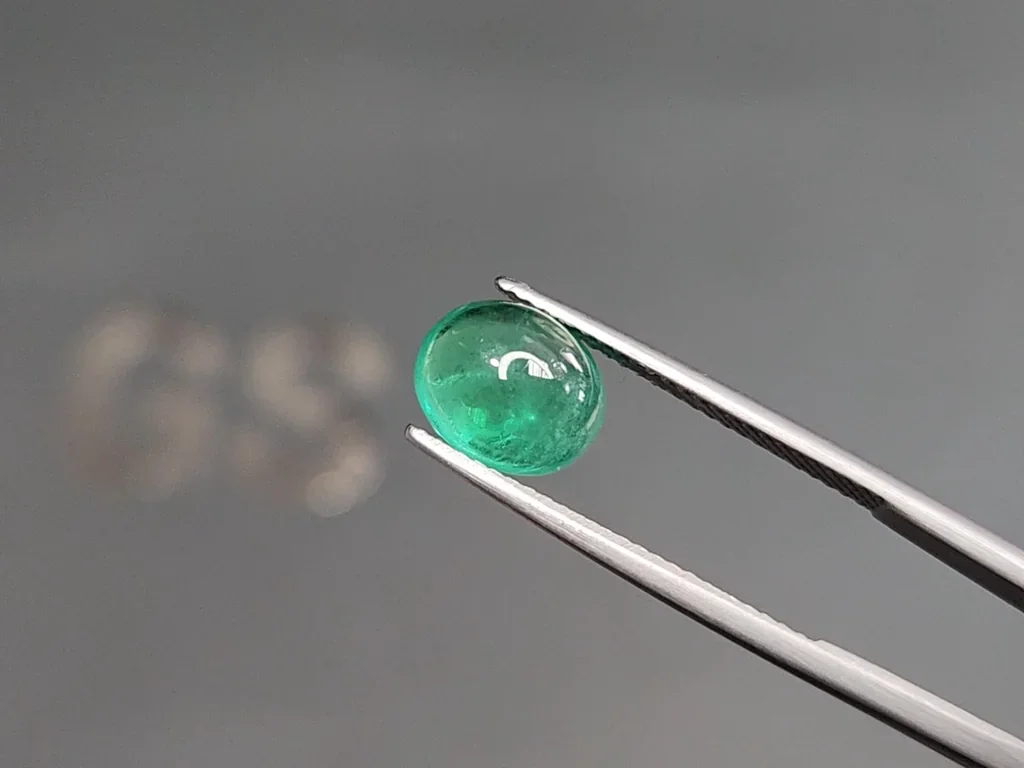 Emerald cabochon cut 2.73 carats, Russia Image №3