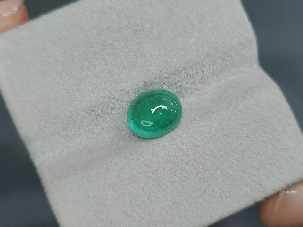 Emerald cabochon cut 2.73 carats, Russia Image №4