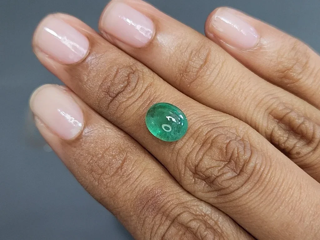 Emerald cabochon cut 2.73 carats, Russia Image №2