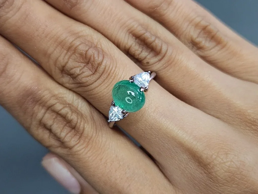 Emerald cabochon cut 2.73 carats, Russia Image №5