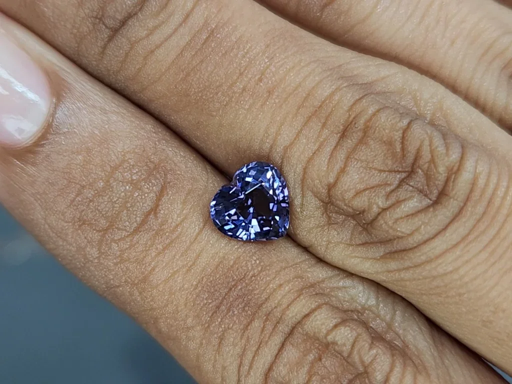 Espinela púrpura con corte de corazón 1.56 carats, de Tanzania Image №2