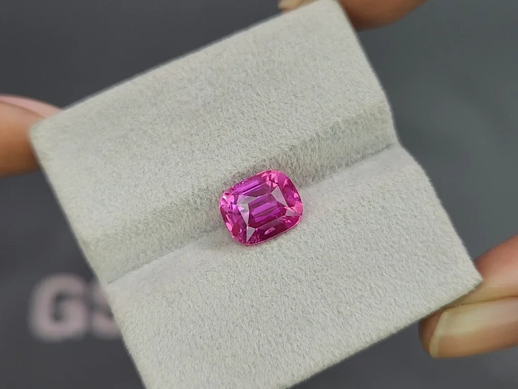 Unheated pink sapphire cushion cut 4.01 carats, Madagascar  Image №4
