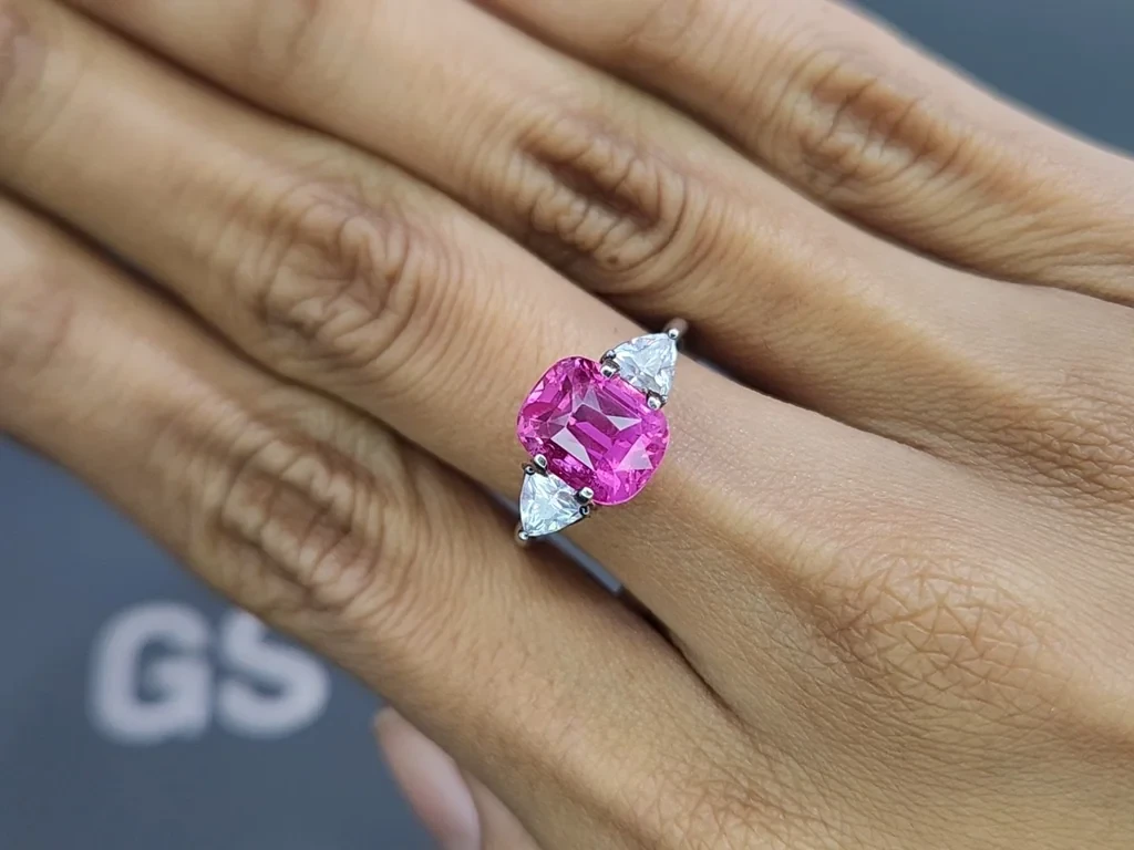 Unheated pink sapphire cushion cut 4.01 carats, Madagascar  Image №5