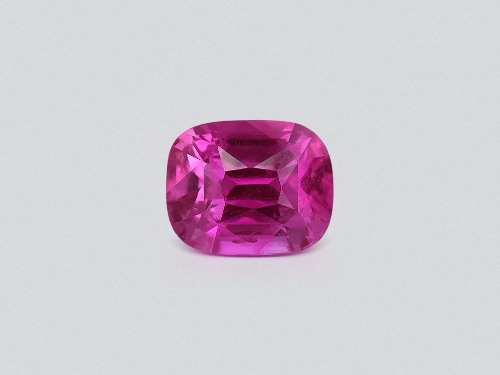 Unheated pink sapphire cushion cut 4.01 carats, Madagascar  Image №1