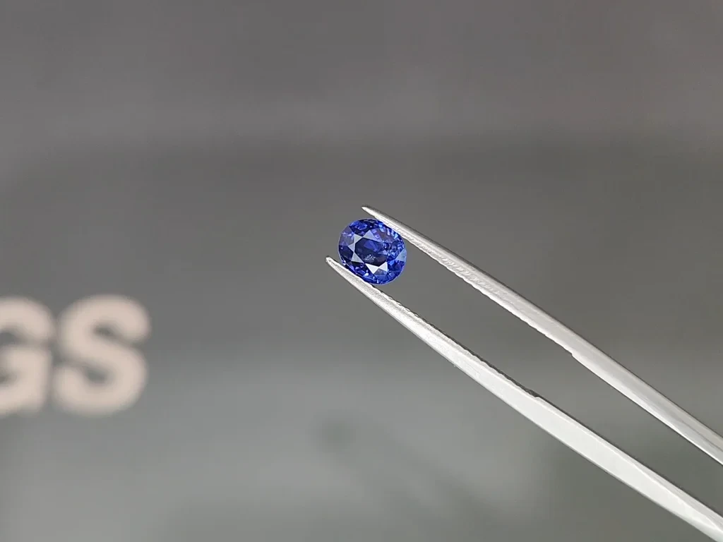 Sapphire Royal Blue oval cut 0.82 carats, Sri Lanka  Image №3
